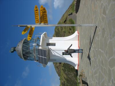 Hier steht Flori vor dem Leuchtturm am Cape, London 18000km....so far away from home